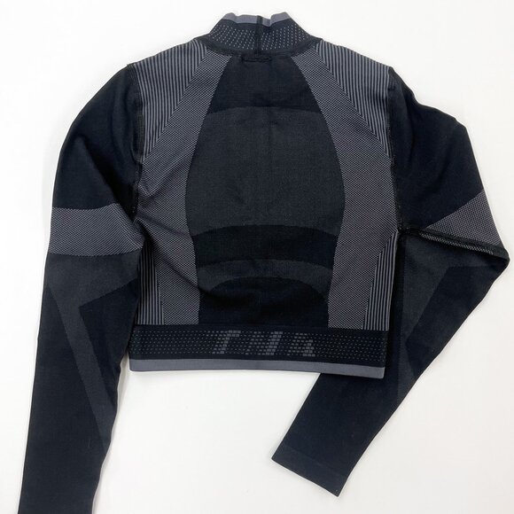 TNA Ventura Cropped Long Sleeve | Colorblock | Aritzia - Picture 4 of 7